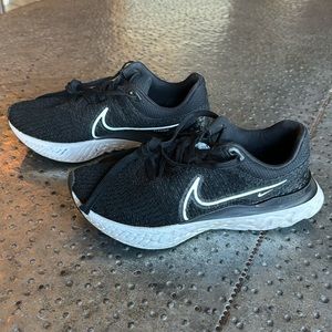 Men’s 8.5 Nike React Infinity Flyknit